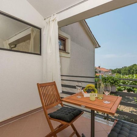 Apartment Green With Balcony Nova Vas  Eksteriør billede