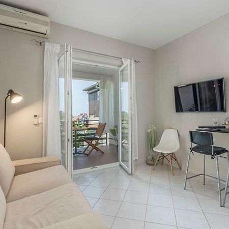 Apartment Green With Balcony Nova Vas  Eksteriør billede
