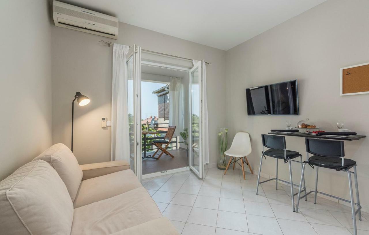 Apartment Green With Balcony Nova Vas  Eksteriør billede