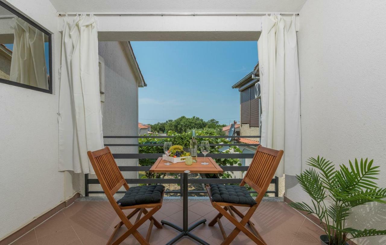 Apartment Green With Balcony Nova Vas  Eksteriør billede