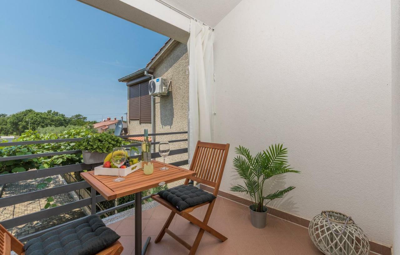 Apartment Green With Balcony Nova Vas  Eksteriør billede